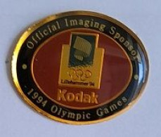 Pin's  Sports  J.O  LILLEHAMMER  94  Avec  KODAK, Official  Imaging  Sponsor  1994  Olympic  Games - Giochi Olimpici