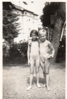 Photographie Vintage Photo Snapshot Pörstschach Autriche Enfant Maillot Bain - Personnes Anonymes