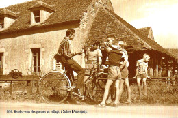 *CPA Repro - 15 -  SALERS - Le Rendez-vous Des Garçons Du Village Vers 1950 - Autres & Non Classés
