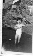 Photographie Vintage Photo Snapshot Enfant Maillot Bain  - Anonyme Personen