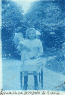 Photographie Vintage Photo Snapshot Cyanotype Poupée Doll Fillette  - Anonymous Persons