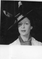 Photographie Vintage Photo Snapshot Mode Fashion Chapeau Hat élégance Chic - Other & Unclassified