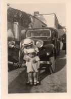 Photographie Photo Vintage Snapshot Automobile Voiture Auto Car Citroën Enfant - Automobile