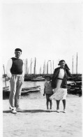 Photographie Photo Vintage Snapshot La Turballe Port Groupe Béret Famille - Orte