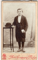 Photo CDV D'un  Jeune Garcon  élégant Posant Dans Un Studio Photo A  Bruxelles - Alte (vor 1900)