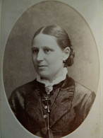 Photo CDV Emile Picam, Genêve - Femme, Portrait En Médaillon, Ca 1880  L681 - Alte (vor 1900)