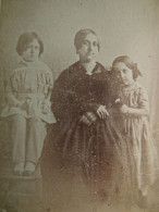 Photo CDV Sereni à Mâcon - Femme Posant Avec Ses 2 Enfants, Ca 1870-75  L681 - Oud (voor 1900)