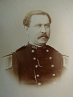 Photo CDV Th Schahl à Dijon - Militaire Officier, Capitaine Du 134e D'infanterie, Ca 1875  L681 - Old (before 1900)