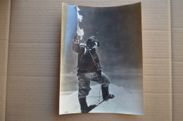 Original Photo Press 18x24cm 1953 Tenzing On Top Of Everest Himalaya Mountaineering Escalade Alpinisme - Sports