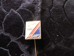 épingle Ou Pins , Saut à Ski, Coupe Du Monde 1982 à Planica Slovénie - Wintersport
