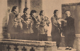 MIKICP1-050- CHINE UNE VIERGE QUI A DEJA DONNE LE BAPTEME A PLUS DE 3000 ENFANTS - Chine