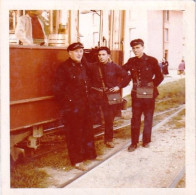 Photo Originale - 21 - DIJON -  Tramway Ligne 5 - Controleurs Et Wattman Au Terminus -  Chenove  - 1960 - Orte