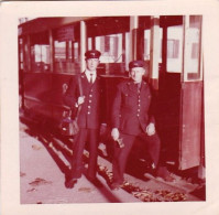 Photo Originale - 21 - DIJON -  Tramway Ligne 1/6 - Place Wilson -controleur Et Wattman En Attente De Renfort  - 11/1961 - Orte