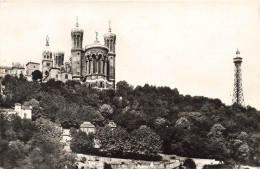 FRANCE - Vichy - Souvenir - L'Allier - Place De L'hôtel De Ville - Bassin Des Cygnes - Carte Postale - Vichy