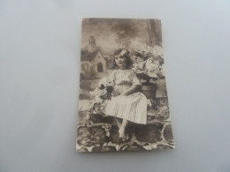 Fillette Avec Hortensia - Editions Non Définies - Année 1918 - - Scènes & Paysages