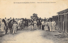 Camp De Coëtquidan - Départ Des Chevaux Pour L'abreuvoir - Casernes