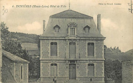 43 - Dunières - Hôtel De Ville - Animée - CPA - Voir Scans Recto-Verso - Autres & Non Classés