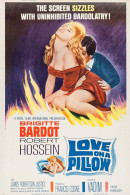 Cinema - Love On A Pillow - Brigitte Bardot - Robert Hossein - Illustration Vintage - Affiche De Film - CPM - Carte Neuv - Posters On Cards