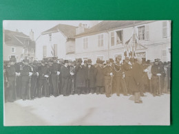 Carte Photo , Ceremonie Remise Des Médailles Aux Vétérants 1912,  Neufchâteau , Place Carrières - Neufchateau