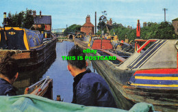 R568975 Britains Inland Waterways. Narrow Boats On Oxford Canal At Hawkesbury Ju - Welt