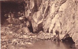 Viroinval - NISMES - L'Adugeoir - Entrée De L'eau Noire Dans La Montagne - Viroinval