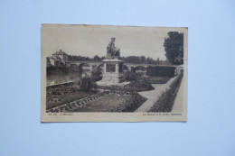 CHINON  -  37  -  La Statue Et Le Jardin Rabelais  -  Indre Et Loire - Chinon