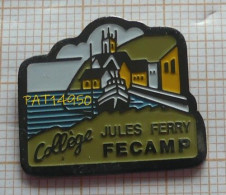 PAT14950 COLLEGE JULES FERRY  à  FECAMP  Seine Maritime Dpt 76 Le PORT Bateau De Peche - Steden