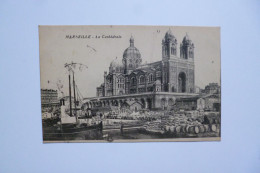 MARSEILLE  -  13  -  La Cathédrale   - ( Stockage De Marchandises Sur Le Port  )  -   Bouches Du Rhône - Alter Hafen (Vieux Port), Saint-Victor, Le Panier