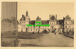 R616746 17. La Douce France. Palais De Fontainebleau. Facade Sur La Cour Des Adi - World