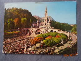 LA BASILIQUE ET L'ESPLANADE - Lourdes