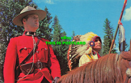 R616914 An Officer Of Royal Canadian Mounted Police Sits His Horse Beside A Colo - Monde