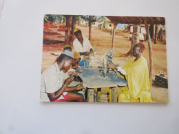 4677 - REPUBLIQUE FEDERALE DU CAMEROUN  FOUMBAN - Artisans Au Travail - Kamerun