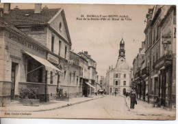 Carte Postale Ancienne Romilly Sur Seine - Rue De La Boule D'Or Et Hôtel De Ville - Mairie - Romilly-sur-Seine
