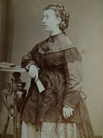 Photo CDV Victoire Lyon  Femme (profil)  Robe Avec Dentelle  Eventail Sec. Emp. CA 1865-70 - L681 - Anciennes (Av. 1900)