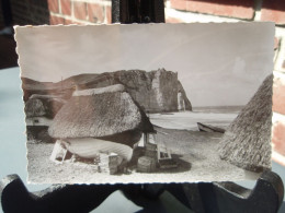 Jolie Cpsm, Non écrite : ETRETAT Les Calloges Et La Porte D'aval - Etretat