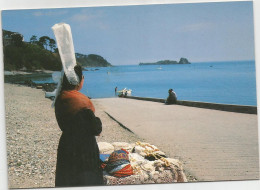 CPM Folklore Bretagne Dentelière - Costumes