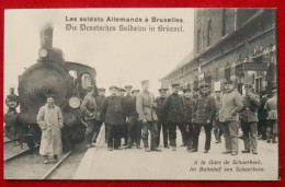 CPA Gare De Schaerbeek. Les Soldats Allemands à Bruxelles. Fr/D - Transport (rail) - Stations