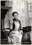 Young Ingrid Bergman In Stage/Movie Outfit (Vintage Press Photo 1950s) - Célébrités