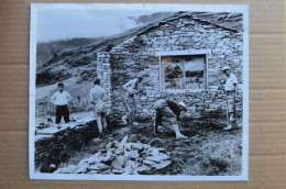 Original Photo Press 20x25cm 1964 Hillary's Party Work On School At Junbesi Everest Himalaya Mountaineering Escalade - Sporten