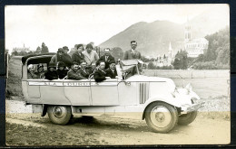 CARTE PHOTO - S.L.A. LOURDES N°335 - AUTOBUS RENAULT TYPE PR DE 1929 - VISITE DES LIEUX EN 1933. - Autobús & Autocar