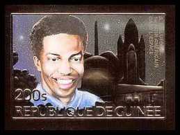 85821a/ N°1033 B Espace (space) Shuttle BLUFORD Guinée Guinea OR Gold Stamps ** MNH Non Dentelé Imperf - Afrika