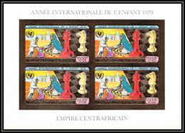 86060/ N°613 B Echecs Chess Unicef Hild Year 1979 Centrafrique Centrafricaine OR Gold ** MNH Bloc 4 Non Dentelé Imperf - Centraal-Afrikaanse Republiek