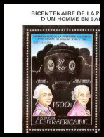 85966a/ N°982 A Arlandes Pilâtre De Rozier Ballon Ballon 1983 Espace Space Centrafricaine OR Gold ** MNH  - Fesselballons