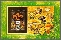 86144b/ Guyana Mi N°236 B Bb Scouts Gold Or ** MNH Champignons Mushrooms Funghi 800$ Non Dentelé Imperf - Guyane (1966-...)