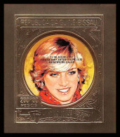 86343b Mi N°246 B Overprint Lady DI Diana William Royal Family 1982 Guinée-Bissau Guinea OR Gold Non Dentelé Imperf - Royalties, Royals