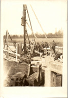 CP Carte Photo D'époque Photographie Vintage Groupe à Situer Chantier Forage  - Unclassified