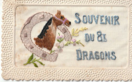 CPA CARTE BRODEE MILITAIRE SOUVENIR REGIMENT DU 8 EME DRAGONS N01 - Brodées