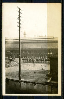 CARTE PHOTO 2 - HUSSARDS A LA GARE INTERIEURE DE ROUBAIX - LUNDI 14 NOVEMBE 1914 - AFFICHES SUR PALISSADE. - Roubaix