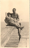 CP Carte Photo D'époque Photographie Vintage Couple Amoureux Maillot De Bain - Koppels