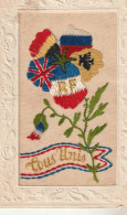 CPA CARTE BRODEE MILITAIRE DRAPEAUX FRANE BELGIQUE ANGLETERRE  TOUS UNIS N04 - Embroidered